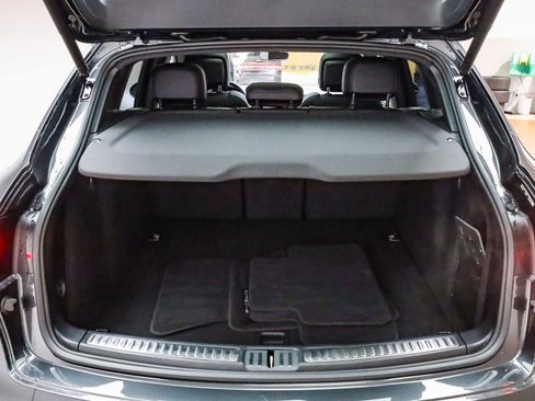 Certified 2025 Porsche Macan image 31