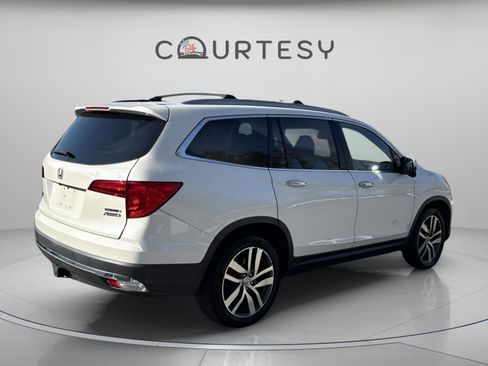 Used 2017 Honda Pilot Touring image 8