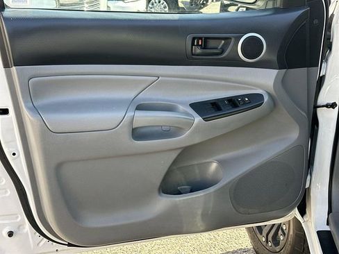 Used 2012 Toyota Tacoma PreRunner w/ SR5 Pkg image 18