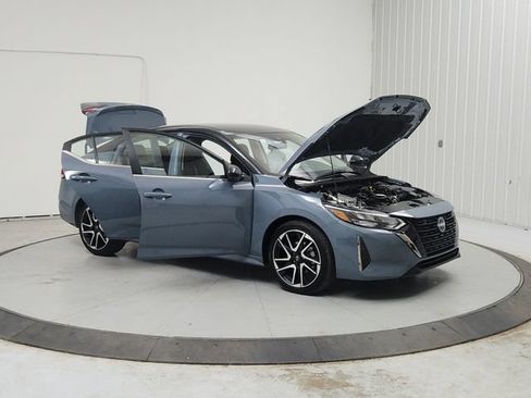 Used 2025 Nissan Sentra SR FWD image 10