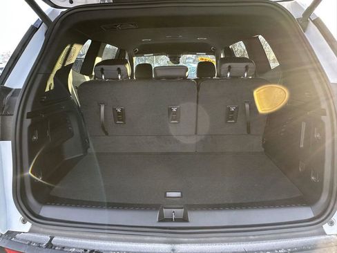 New 2026 GMC Acadia AT4 w/ LPO, Floor Liner Package image 27