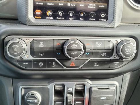 Used 2023 Jeep Gladiator Overland image 21