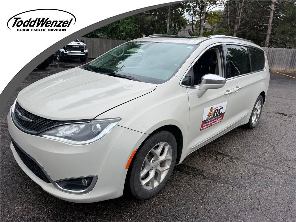 Used 2019 Chrysler Pacifica Limited FWD image 1