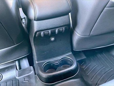 Used 2017 Jeep Wrangler Unlimited Freedom Edition image 10