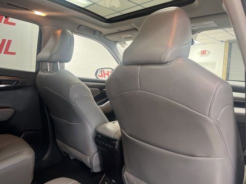 Used 2021 Toyota Highlander Platinum AWD/4WD image 12