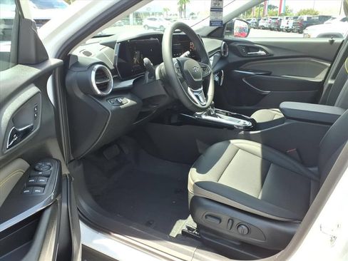 New 2026 Chevrolet Trax ACTIV w/ Sunroof Package FWD image 9