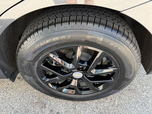 Used 2023 Chevrolet Equinox LT FWD image 7