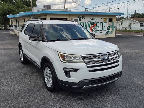 Used 2018 Ford Explorer XLT w/ Equipment Group 201A AWD/4WD image 3