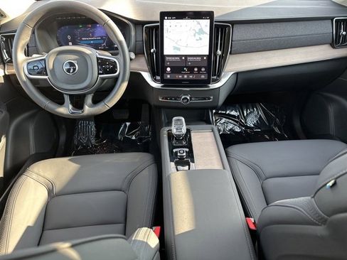 Certified 2025 Volvo XC90 B5 Plus image 17