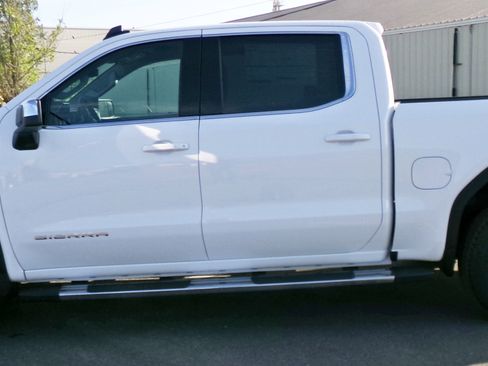 New 2026 GMC Sierra 1500 SLE image 2