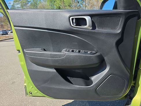 Used 2021 Hyundai Venue SE image 38