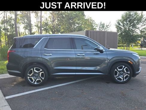 Used 2023 Hyundai Palisade SEL w/ Premium Package FWD image 3