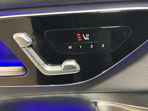 Used 2025 Mercedes-Benz GLC 300 4MATIC image 8