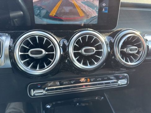 Used 2020 Mercedes-Benz GLB 250 4MATIC image 23