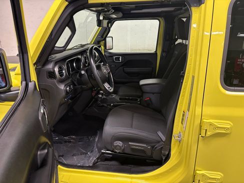 Used 2023 Jeep Wrangler Unlimited Rubicon 4xe w/ Cold Weather Group AWD/4WD image 3