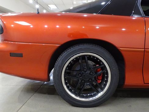 Used 2001 Chevrolet Camaro Z28 w/ SS Performance/Appearance Pkg RWD image 32
