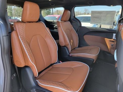 New 2026 Chrysler Pacifica Pinnacle AWD/4WD image 23