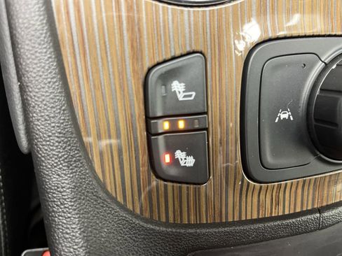 Certified 2023 GMC Acadia SLE w/ Driver Convenience Package image 25