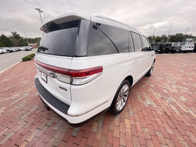 Used 2024 Lincoln Navigator Premiere AWD/4WD image 35