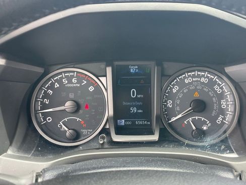 Used 2022 Toyota Tacoma TRD Off-Road image 11