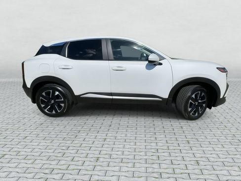Certified 2025 Nissan Kicks SV AWD/4WD image 9