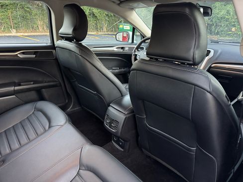 Used 2018 Ford Fusion SE w/ Equipment Group 602A image 21