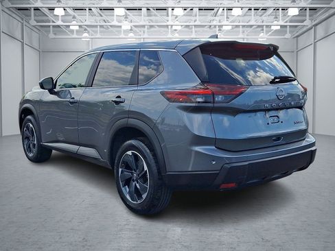 Used 2024 Nissan Rogue SV AWD/4WD image 4