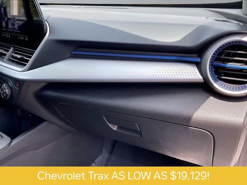 Used 2024 Chevrolet Trax LS w/ LS Convenience Package FWD image 17
