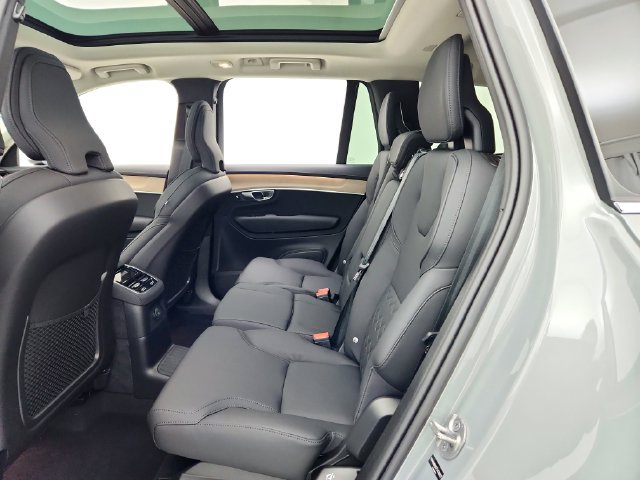 New 2026 Volvo XC90 T8 Plus w/ Protection Package Premier AWD/4WD image 24