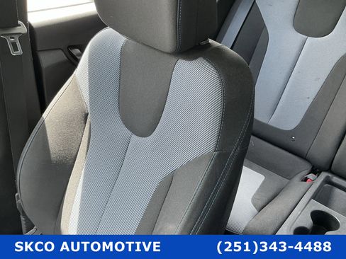 Used 2019 Hyundai Veloster 2.0 FWD image 27