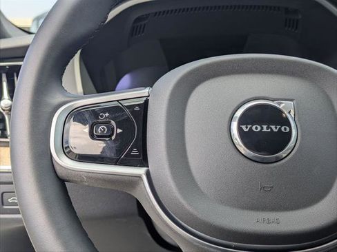 Used 2026 Volvo XC60 B5 Plus w/ Climate Package PRO AWD/4WD image 13