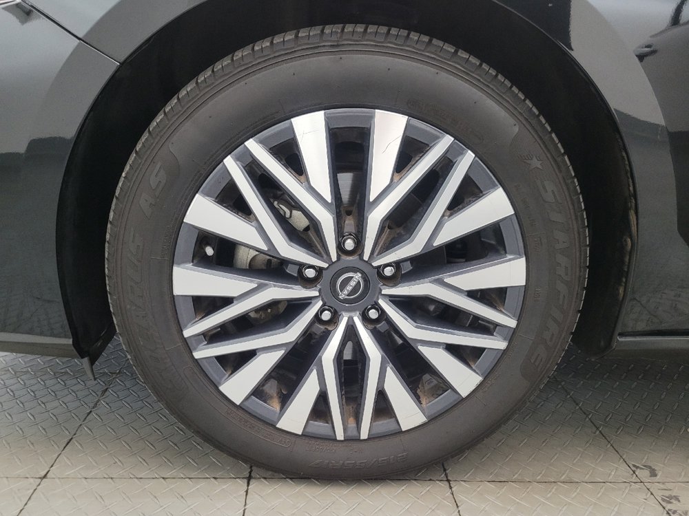 Used 2025 Nissan Altima 2.5 SV FWD image 31