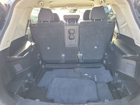 Used 2019 Nissan Rogue S w/ Special Edition Package FWD image 9
