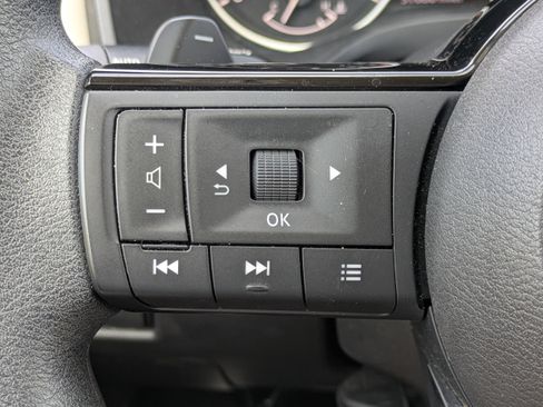 Used 2023 Nissan Rogue SV FWD image 21