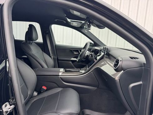 Used 2025 Mercedes-Benz GLC 300 image 14