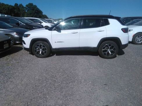 Used 2024 Jeep Compass Limited AWD/4WD image 3