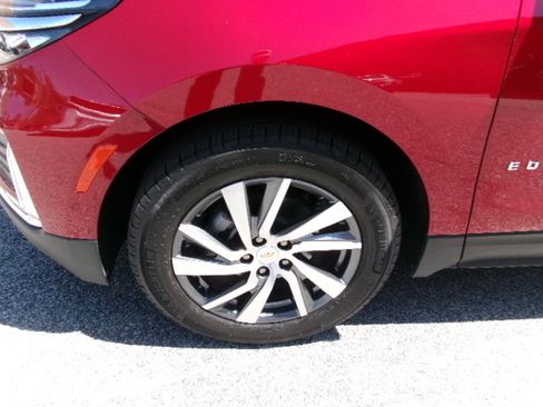 Used 2024 Chevrolet Equinox Premier image 8