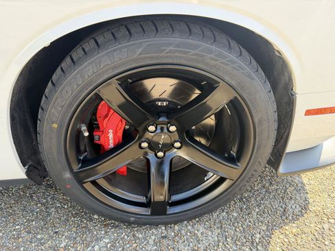 Used 2017 Dodge Challenger SRT Hellcat RWD image 29