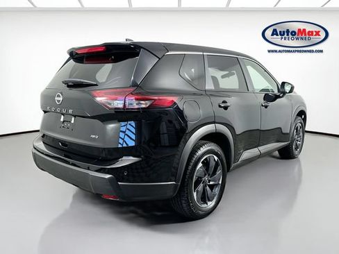 Used 2025 Nissan Rogue SV AWD/4WD image 2