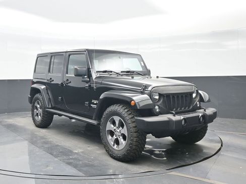Used 2016 Jeep Wrangler Unlimited Sahara w/ Max Tow Package image 9