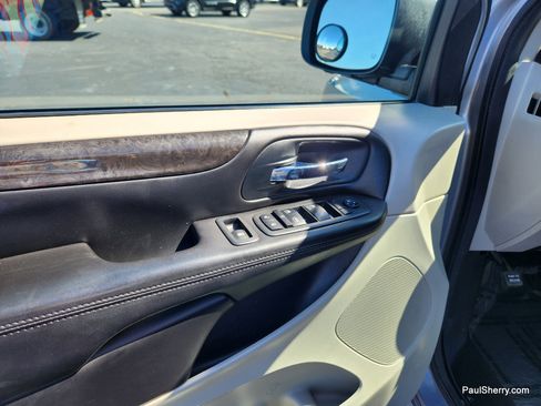 Used 2013 Dodge Grand Caravan SXT w/ Rear Park Assist Pkg image 34