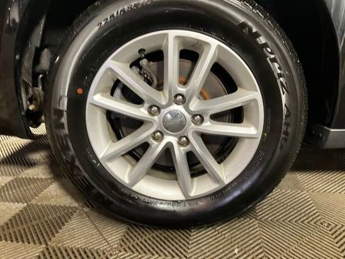 Used 2020 Dodge Grand Caravan SXT image 21