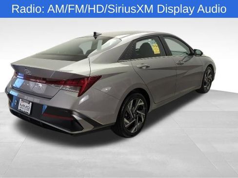 Used 2025 Hyundai Elantra SEL FWD image 7
