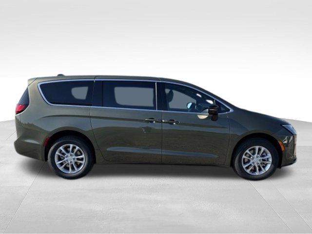 New 2027 Chrysler Pacifica Select AWD/4WD image 21