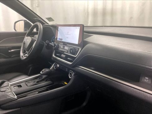 Used 2025 Toyota Grand Highlander Hybrid Nightshade Edition image 14