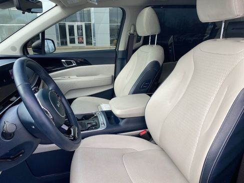 Used 2025 Kia Carnival SX Prestige image 28