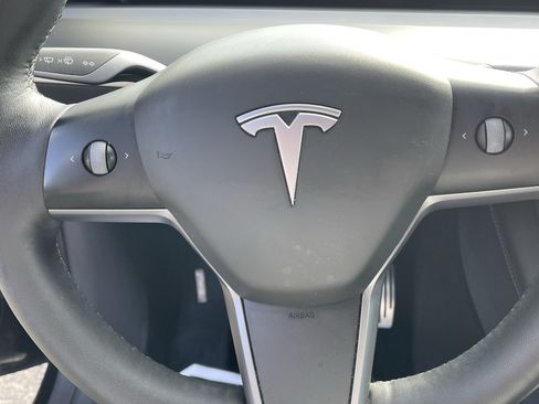 Used 2022 Tesla Model Y Long Range AWD/4WD image 21