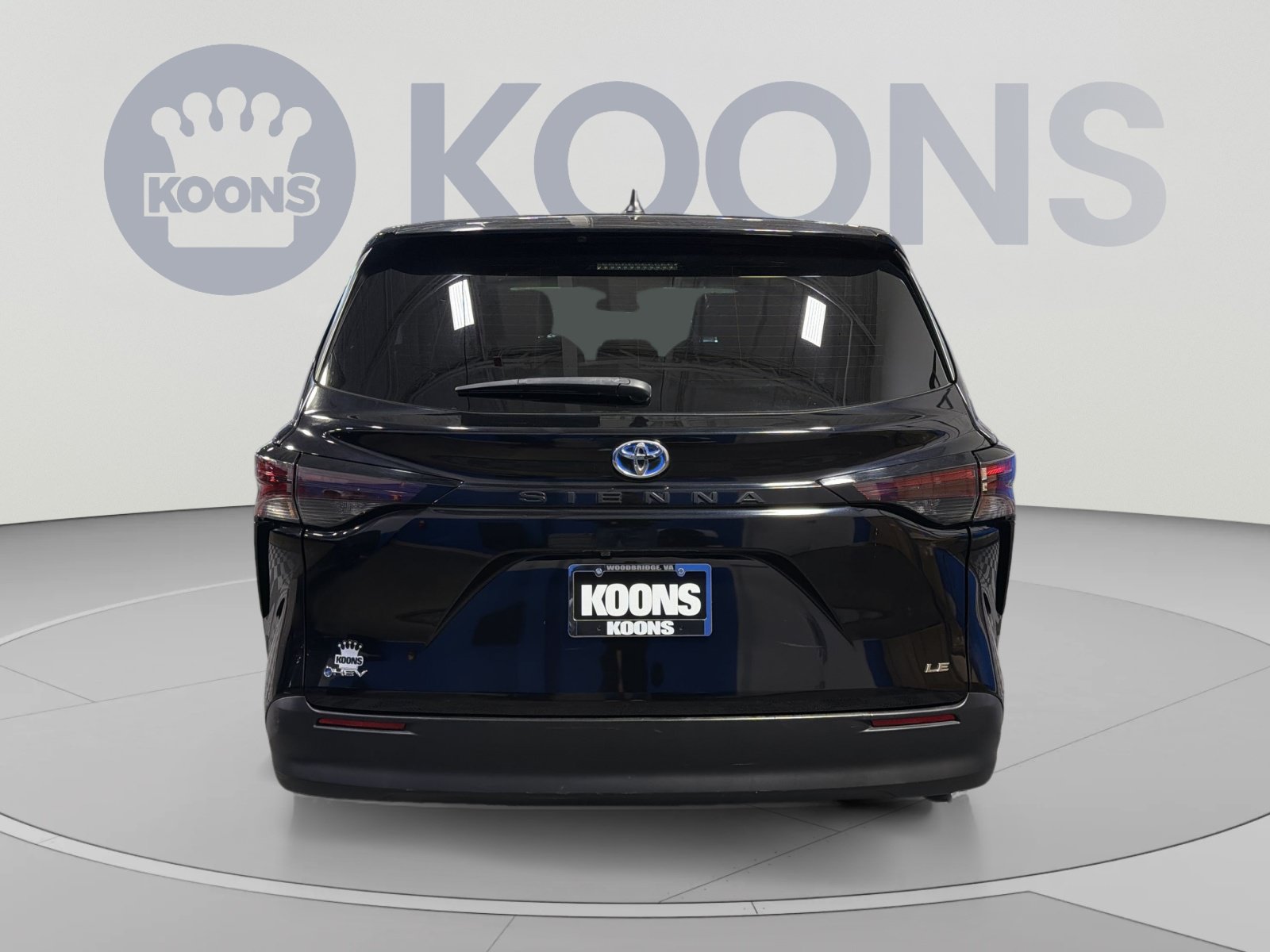 Used 2025 Toyota Sienna LE FWD image 5