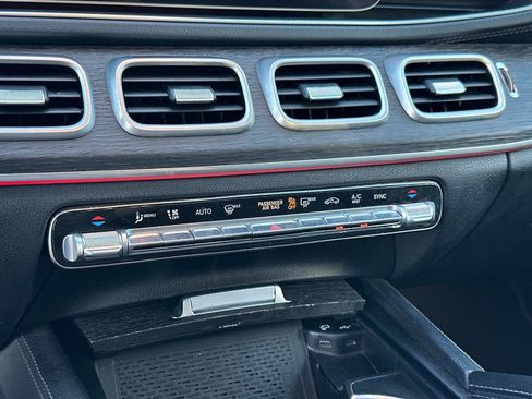 Used 2021 Mercedes-Benz GLS 450 4MATIC image 25