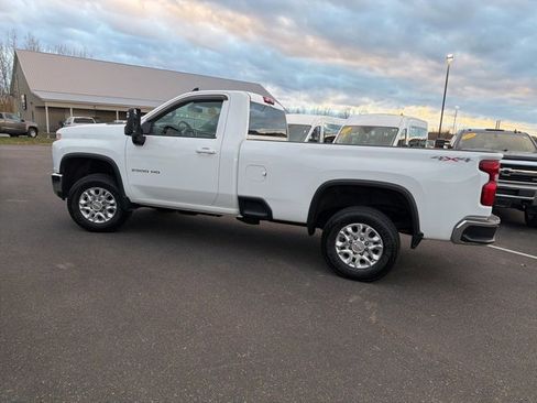 Used 2022 Chevrolet Silverado 2500 LT w/ Convenience Package image 5